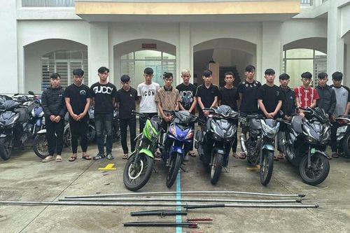 Bắt tạm giam 15 đối tượng mang theo hung khí truy tìm 'đối thủ' giữa đêm