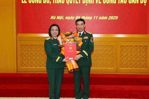 Nữ PGS.TS Nguyễn Hoàng Ngọc được thăng quân hàm Trung tướng Quân đội nhân dân Việt Nam