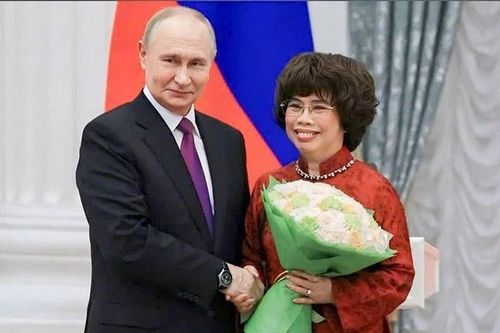 Anh hùng Lao động Thái Hương được trao tặng Huân chương Hữu nghị của Nhà nước Nga