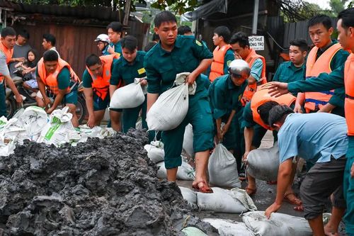 TPHCM: Ứng trực 24/24 giờ, sẵn sàng ứng phó bão số 13 và triều cường