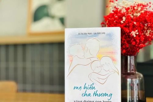 Trao yêu thương để nuôi lớn con người
