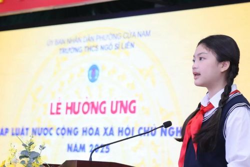 Học sinh Thủ đô tuân thủ pháp luật từ những điều nhỏ nhất