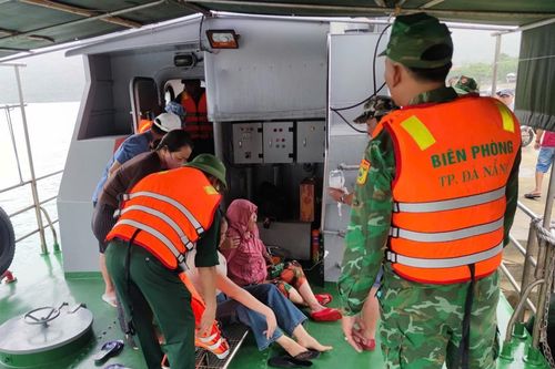 Hải đội Biên phòng 2, BĐBP thành phố Đà Nẵng kịp thời đưa bệnh nhân ở đảo Cù Lao Chàm vào đất liền cấp cứu
