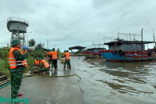 BĐBP thành phố Huế: Vừa khắc phục hậu quả mưa lũ, vừa triển khai ứng phó bão Kalmaegi
