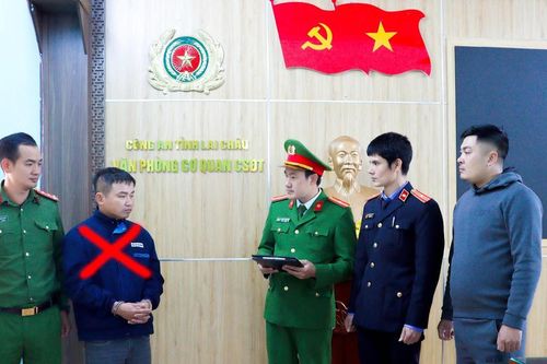 Bắt giữ đối tượng lừa tiền nhiều... cán bộ công an