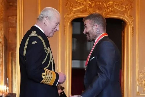 Vua Charles trao tước hiệp sĩ cho Beckham
