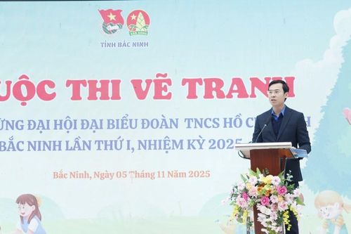 Thiếu nhi Bắc Ninh vẽ tranh chào mừng Đại hội Đoàn