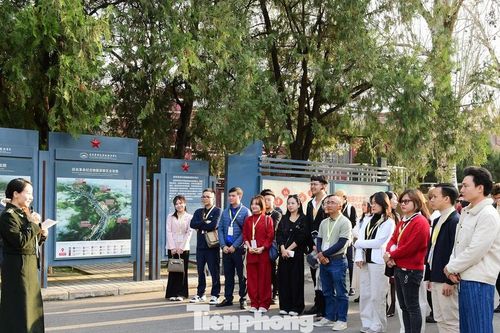 Đoàn đại biểu thanh niên Việt Nam thăm 'thủ đô cách mạng' của Trung Quốc