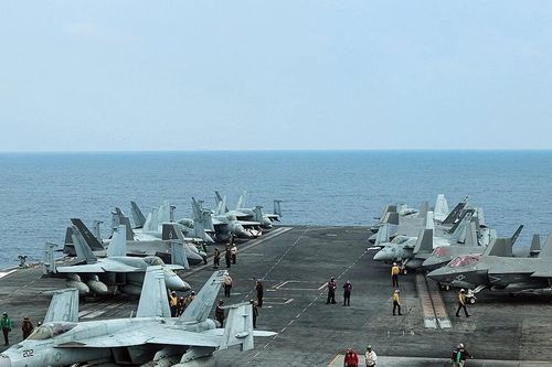 Tàu sân bay hạt nhân Mỹ cập cảng Hàn Quốc