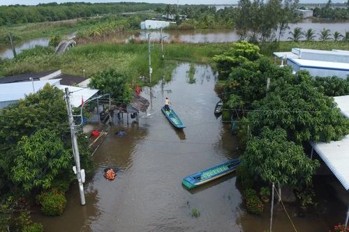 Đến nơi mà cứ khoảng 3 tháng mỗi năm, hơn 160 hộ dân phải đi lại bằng xuồng