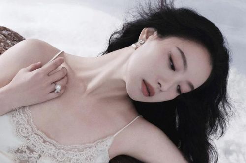 Bản ghi âm khiến showbiz dậy sóng