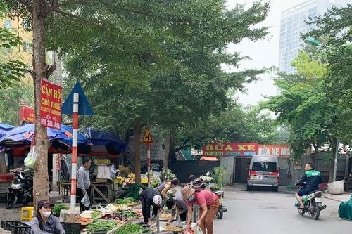 Hà Nội giải tỏa 28 chợ cóc, chợ tạm