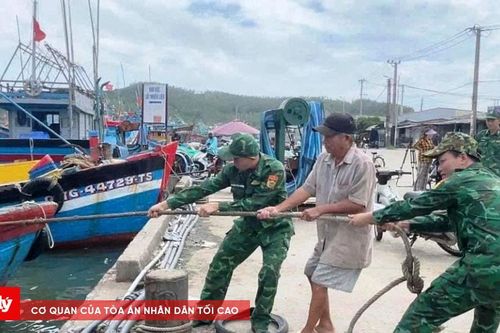 Quảng Ngãi 'chạy đua' trước khi bão số 13 đổ bộ