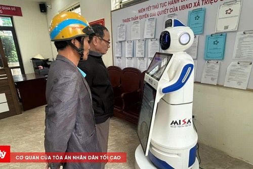Thanh Hóa: Thử nghiệm robot trang bị AI hỗ trợ người dân