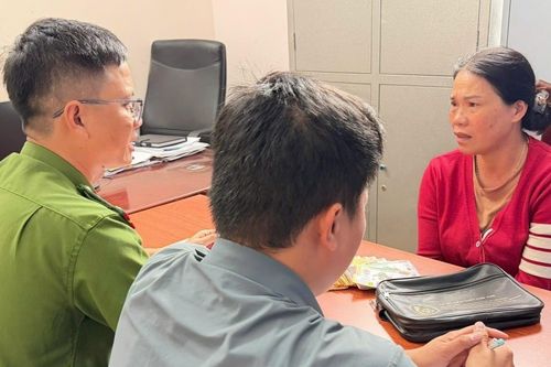 Bắt giữ người phụ nữ giật 590 tờ vé số của cụ ông bán dạo ở Đắk Lắk