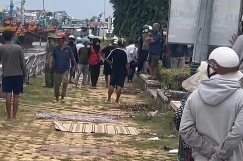 Phát hiện thi thể người đàn ông mặc quần in chữ 'off white' nổi trên sông