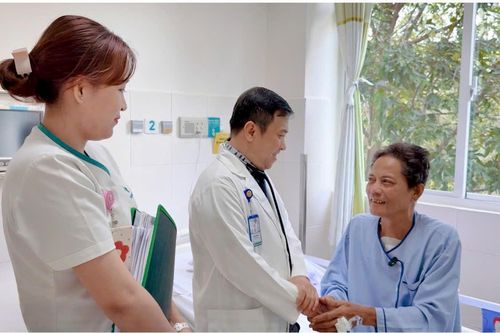 Bác sĩ dùng dung dịch đặc biệt vá vách tim cứu sống bệnh nhân suy tim