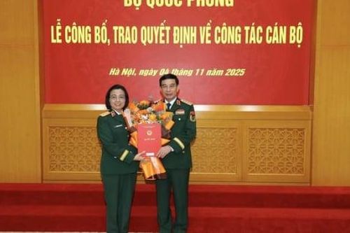 Nữ bác sĩ được thăng quân hàm Trung tướng
