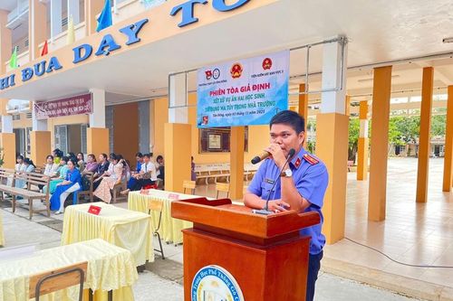 VKSND Khu vực 2, tỉnh Đồng Tháp phối hợp tuyên truyền pháp luật cho học sinh
