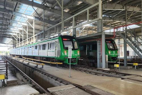 Những 'ong thợ' chăm sóc 'sức khỏe' cho hàng trăm nghìn chuyến tàu Metro an toàn