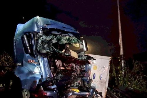 Lâm Đồng: Giải cứu tài xế mắc kẹt, thông xe sau vụ tai nạn trên đèo Bảo Lộc