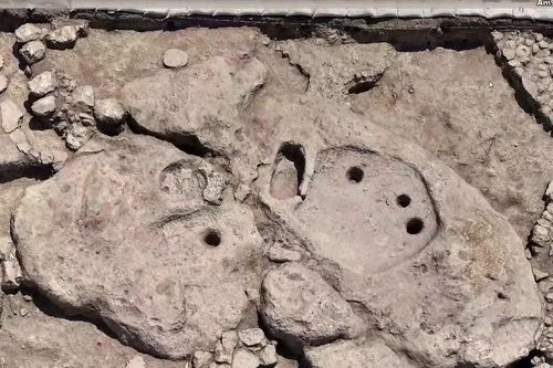 Israel phát hiện hầm ép rượu được đục vào đá có niên đại khoảng 5.000 năm