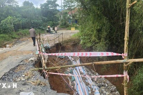 Quảng Trị xuất hiện nhiều điểm sạt lở nghiêm trọng tại xã miền núi Khe Sanh
