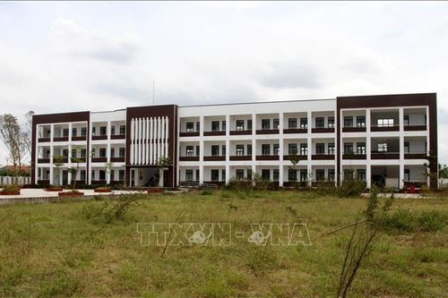 Lãng phí từ công trình trường học tiền tỉ xây xong rồi bỏ không