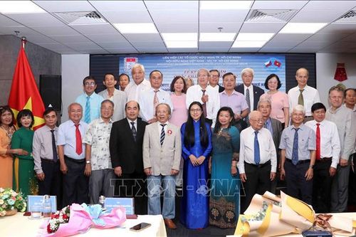 Thắt chặt tình đoàn kết với nhân dân Séc