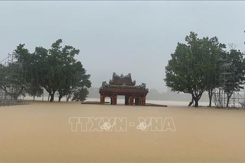 Huế: Còn 15 xã, phường ngập lụt, nhiều tuyến đường vẫn bị tắc
