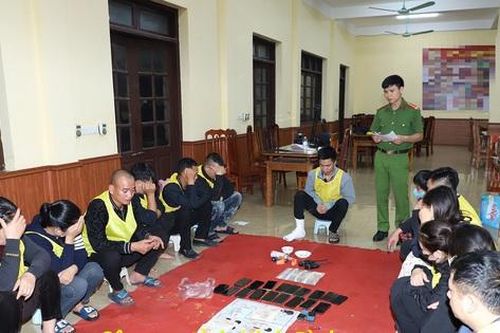 Đột kích sới bạc được tổ chức tinh vi, bắt giữ 21 đối tượng