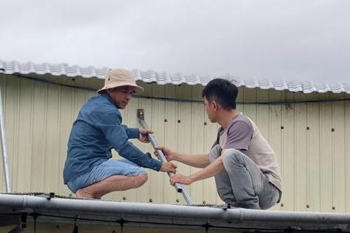 Quảng Ngãi 'căng mình' trước bão số 13: Ngư dân chạy đua neo tàu, dân ven biển gia cố nhà cửa