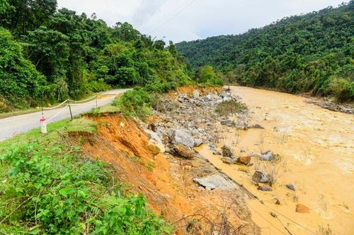 Thanh Hóa chi hơn 228 tỷ đồng sửa chữa các tuyến đường bị lũ 'nuốt chửng'
