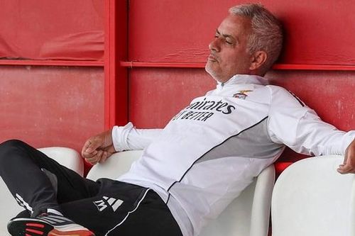 Benfica tiết lộ thông tin bất ngờ về HLV Mourinho