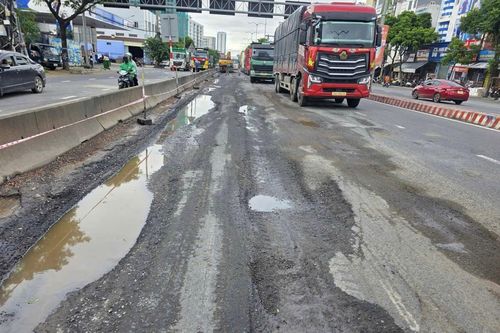 Hư hỏng mặt đường huyết mạch kết nối cảng Tiên Sa, Sở Xây dựng Đà Nẵng nói gì?