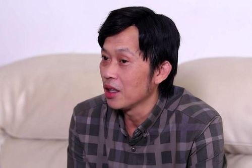 Hoài Linh dùng chiếc điện thoại giá 7 chữ số