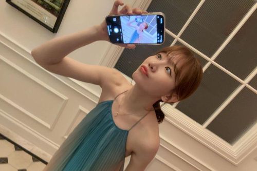 Chiếc điện thoại 64 triệu của vợ Trấn Thành