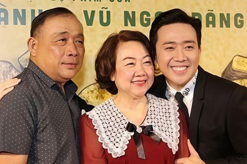 Trấn Thành mua xe trị giá 10 chữ số tặng bố mẹ