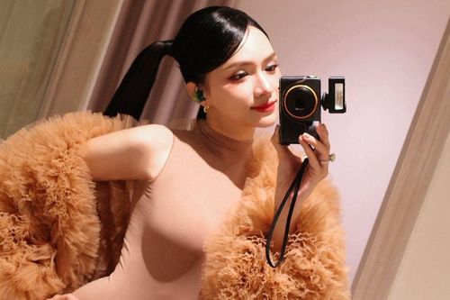 Chiếc máy ảnh 30 triệu của Hương Giang
