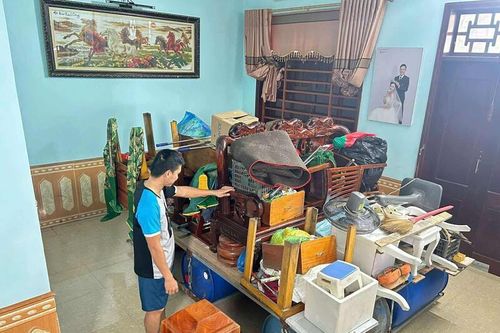 'Thang máy chống lũ, sàn phao di động' cứu cánh người dân mùa lũ