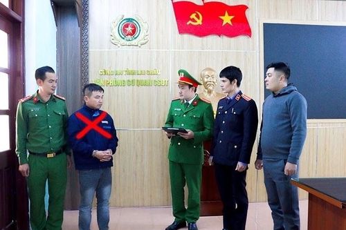 Công an Lai Châu bắt đối tượng giả danh người dân báo tin hàng lậu