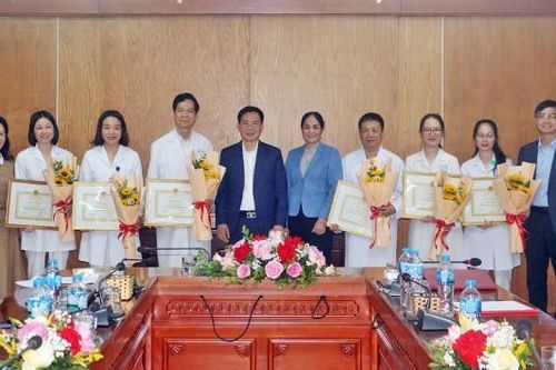 Bắc Ninh: Khen thưởng ê-kíp cấp cứu thành công ca bệnh mắc hội chứng gương hiếm gặp