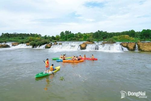ĐƯA NGHỊ QUYẾT CỦA ĐẢNG VÀO CUỘC SỐNG Phú Vinh đánh thức tiềm năng vùng đất đá