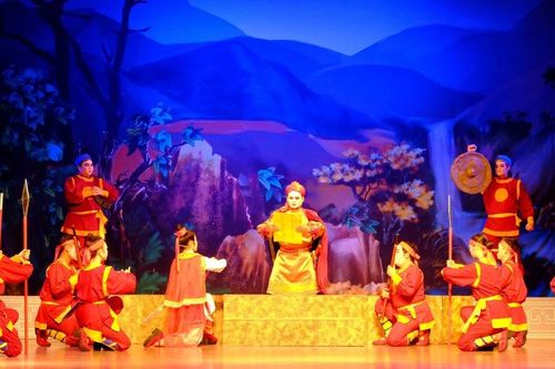 Đoàn tuồng Đào Tấn tổng duyệt vở tuồng 'Khát vọng non sông'