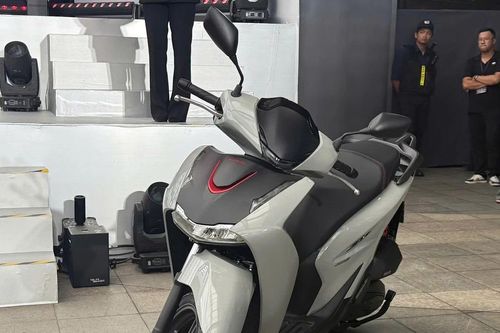 Honda SH 2026 ra mắt: Màn hình TFT, sạc USB-C và loạt công nghệ lần đầu xuất hiện