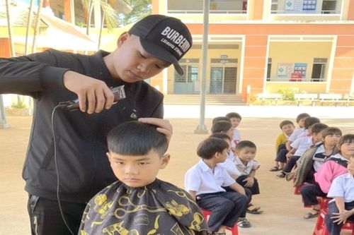 Cắt tóc '0 đồng' - Lan tỏa vạn niềm vui