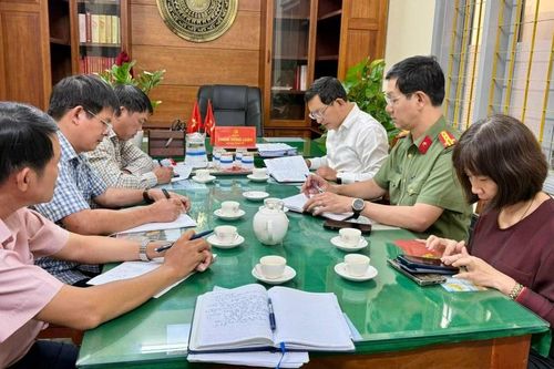 Trưởng Ban Tổ chức Tỉnh ủy Mai Việt Trung kiểm tra công tác ứng phó bão số 13 tại xã Cát Tiến và Đề Gi