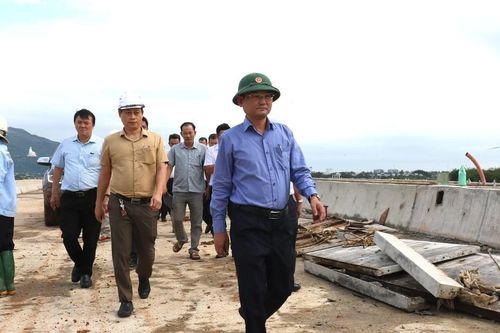 Phải đảm bảo an toàn các công trình giao thông trọng điểm và người dân vùng hạ du