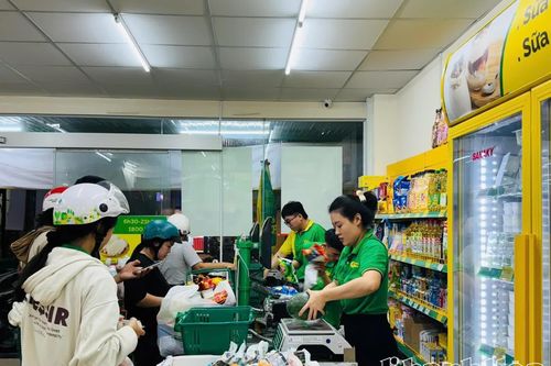 Người dân Khánh Hòa chủ động mua hàng dự trữ