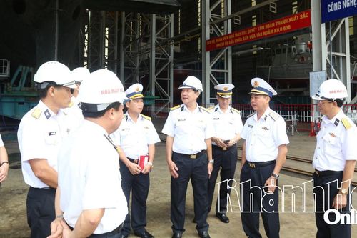 Tư lệnh Vùng 4 Hải quân kiểm tra công tác phòng, chống bão số 13